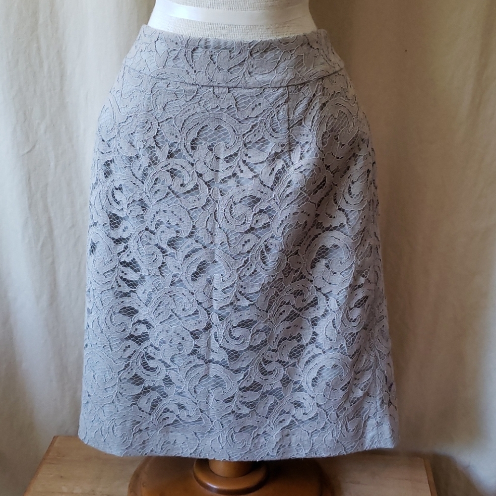 Silver gray Banana Republic lined lace skirt